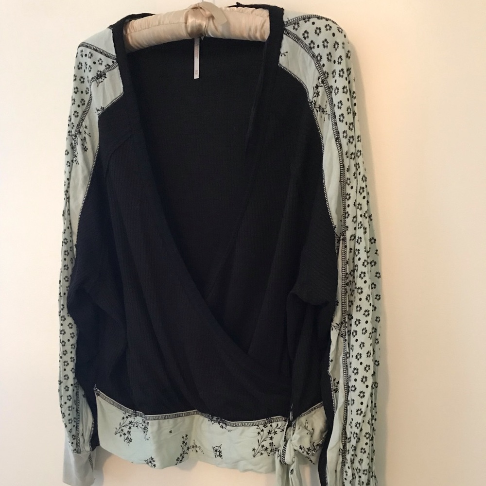 🕊 Free People long-sleeve casual T